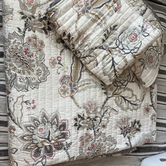 NWOT!! Levtex Ophelia queen size quilt with shams - Picture 2 of 3